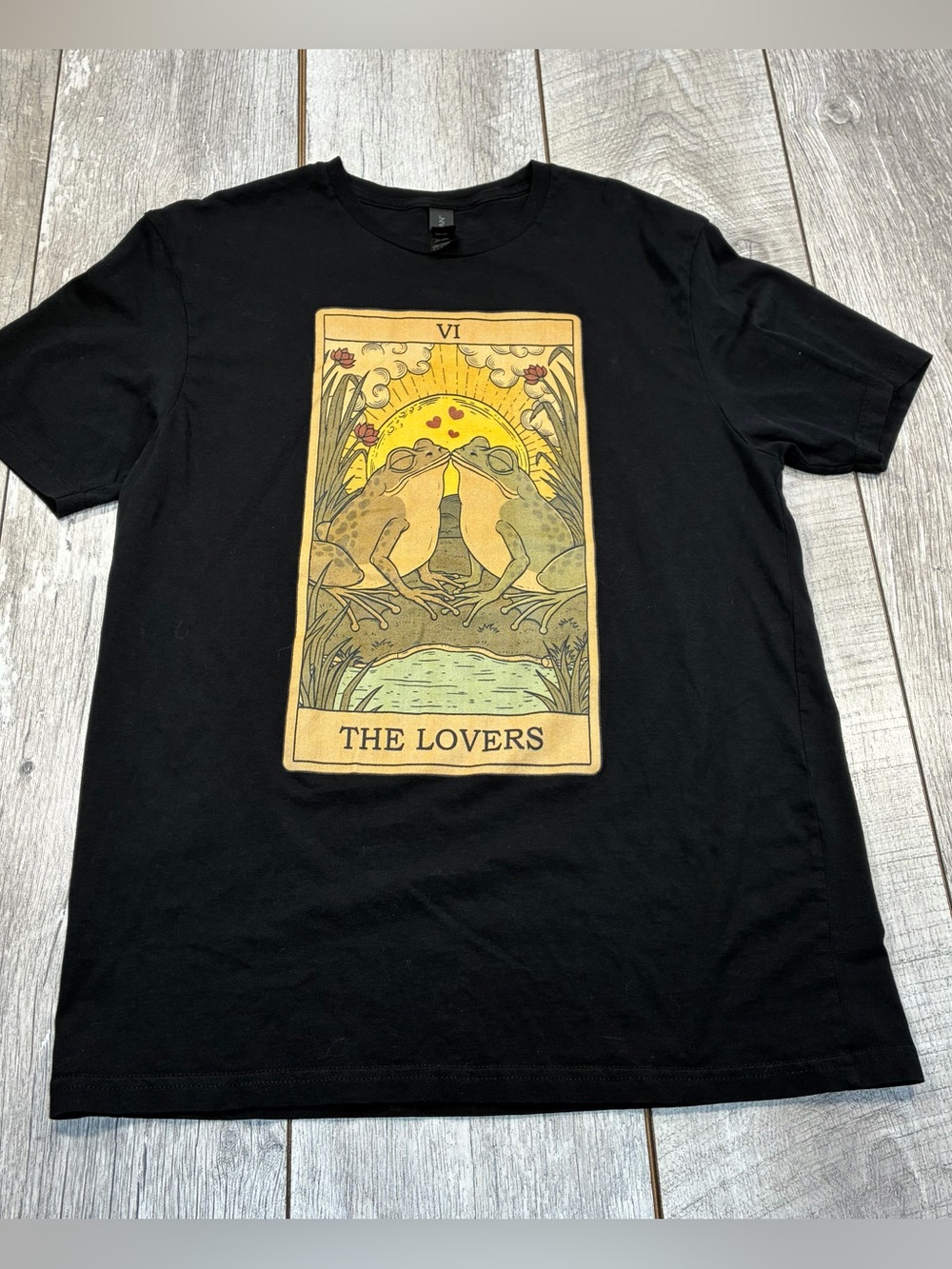 Two kissing frogs women’s tarot card graphic tee black large